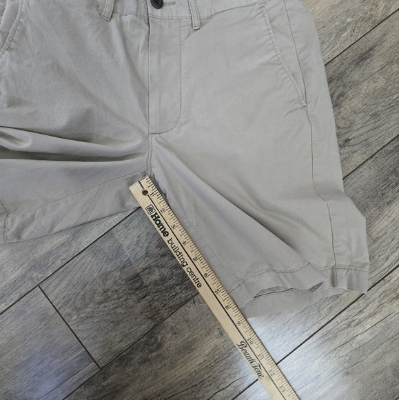 J. Crew Men's Size 29 Beige Shorts, Inseam 9 - Picture 4 of 10